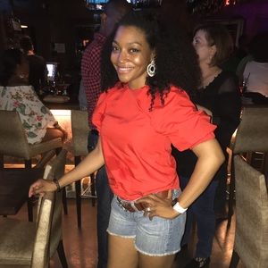 Meet your Posher, Anaya